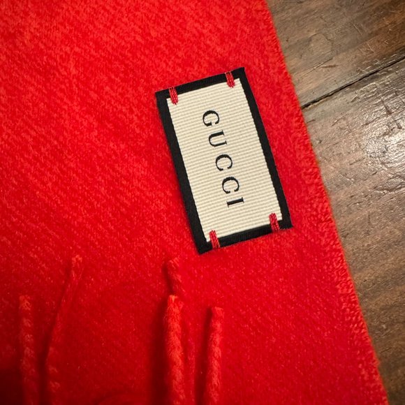 GUCCI RED SEQUIN "GUCCY" SCARF - Picture 10 of 11